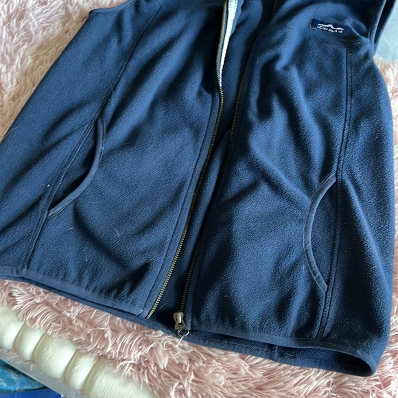 Vest - Picture 2 of 3